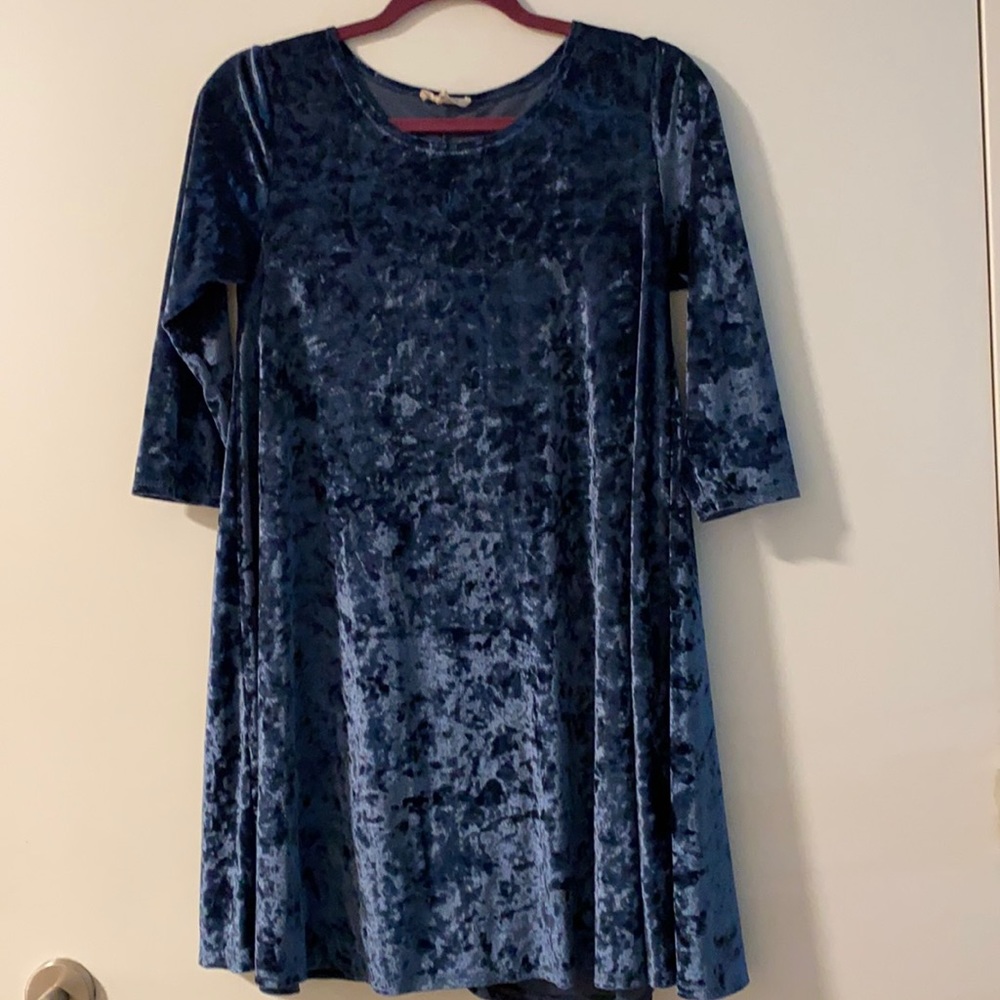 Velour-type blue dress